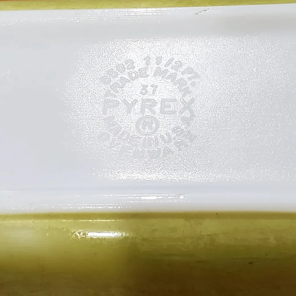 Vtg Pyrex 0502 Avocado Green 1.5 Refrigerator Dish
